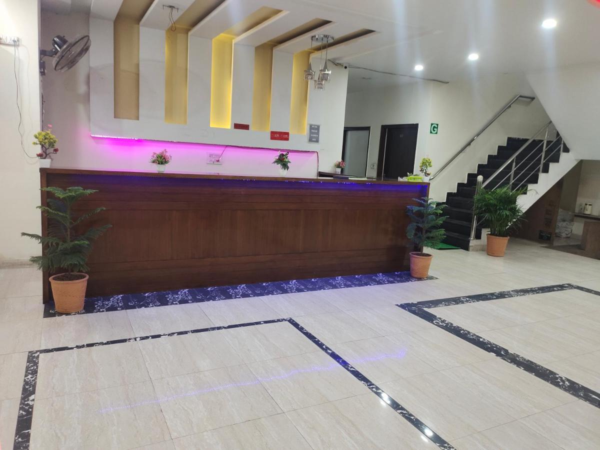 Hotel Kb Square Near Chandigarh Railway Station Eksteriør billede