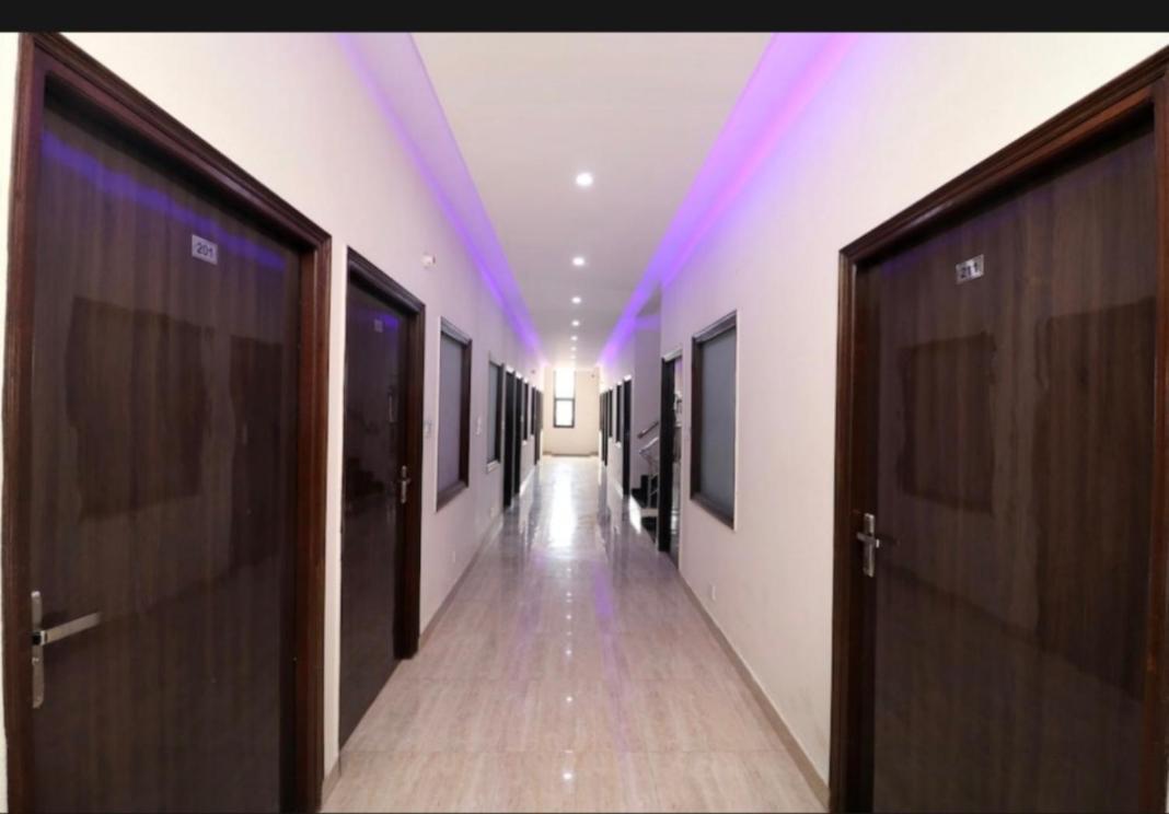 Hotel Kb Square Near Chandigarh Railway Station Eksteriør billede