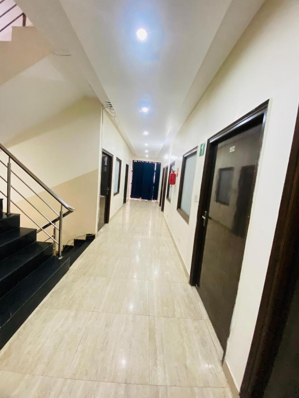 Hotel Kb Square Near Chandigarh Railway Station Eksteriør billede
