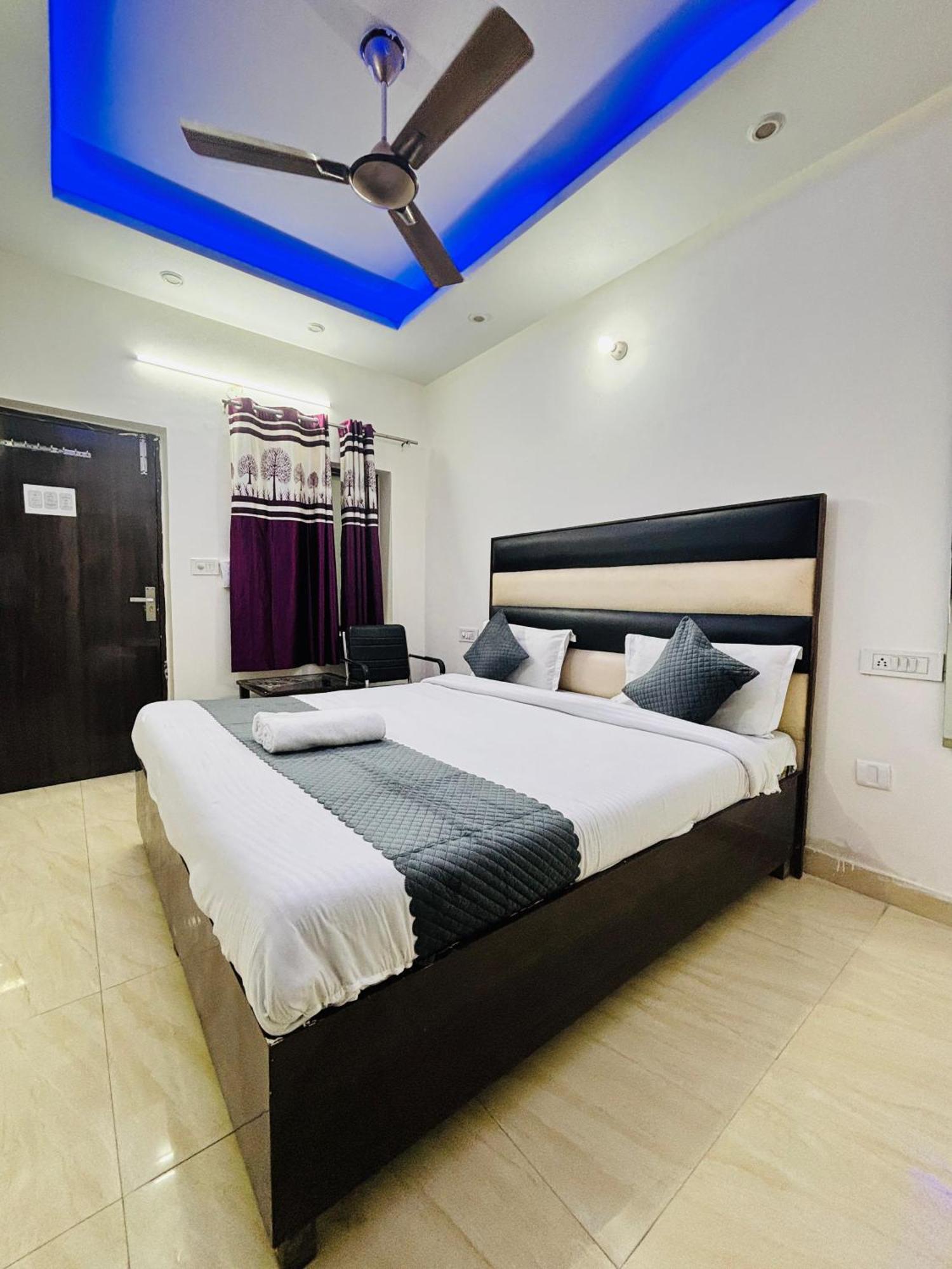 Hotel Kb Square Near Chandigarh Railway Station Værelse billede