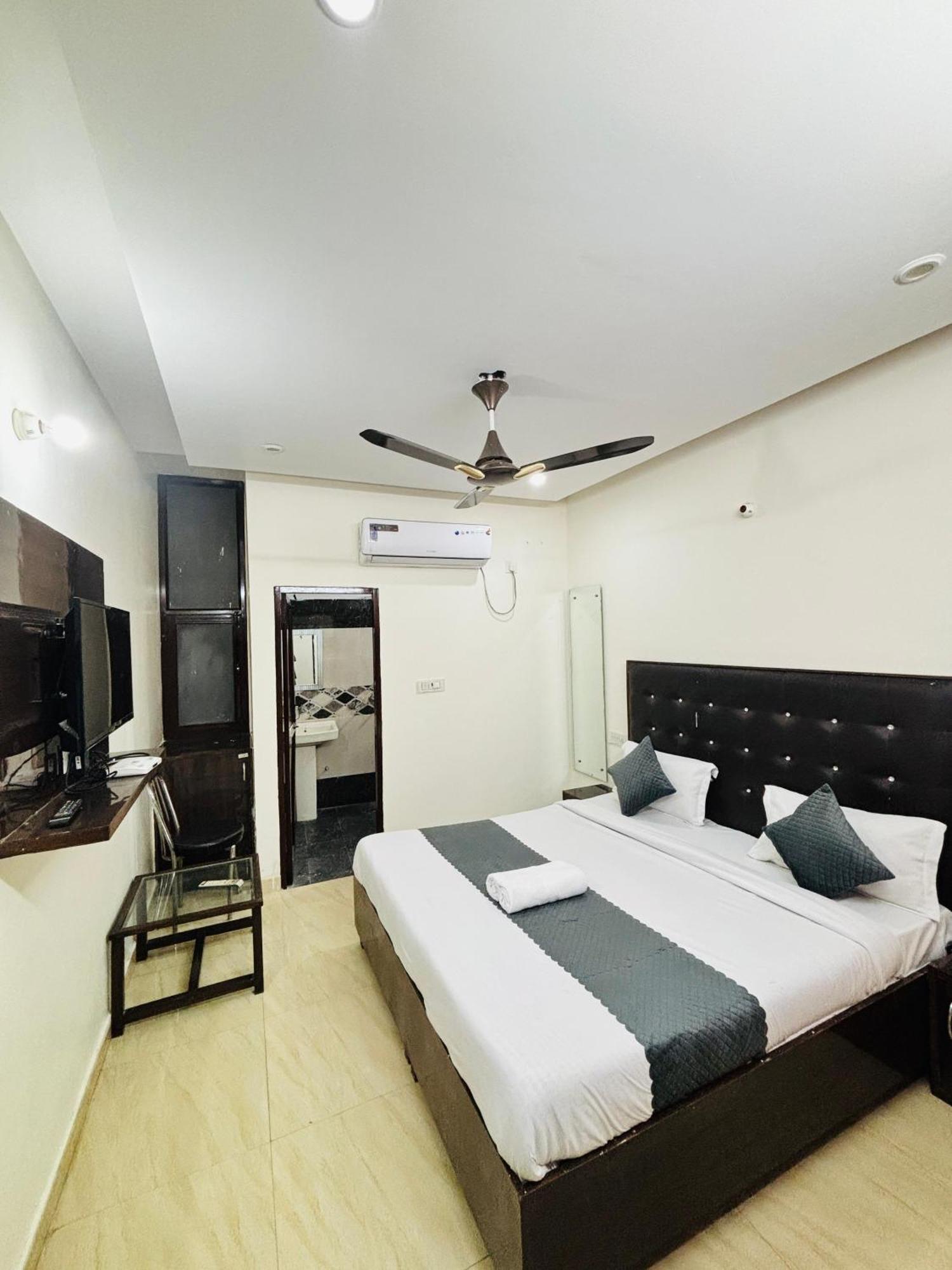 Hotel Kb Square Near Chandigarh Railway Station Eksteriør billede