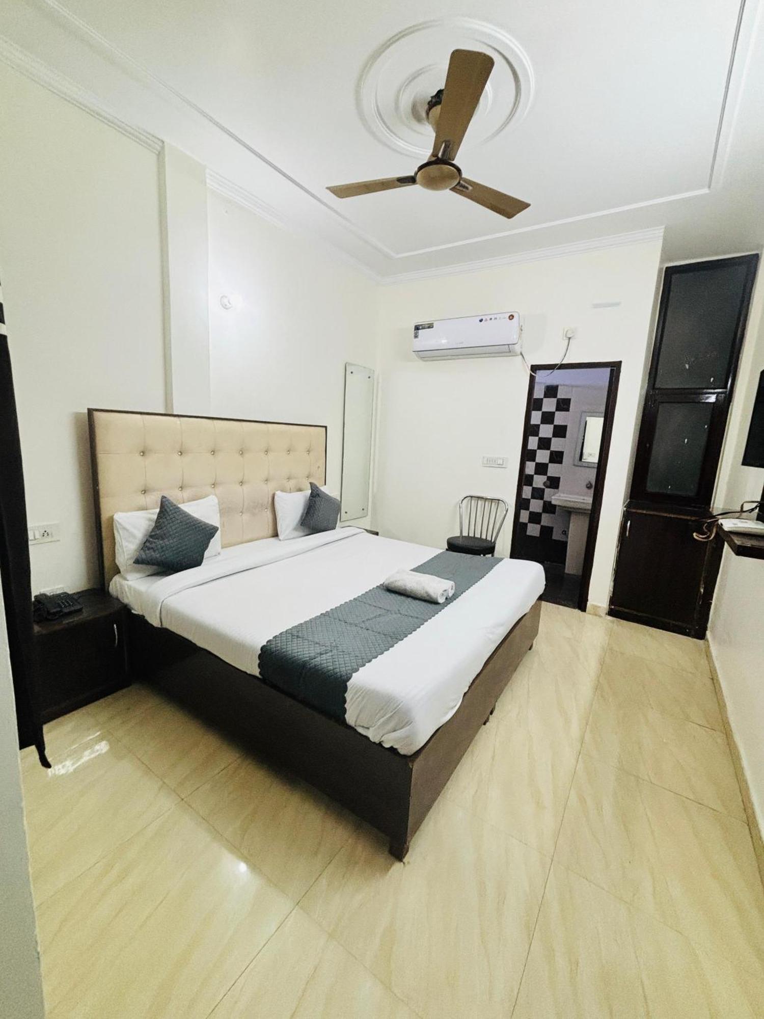 Hotel Kb Square Near Chandigarh Railway Station Værelse billede