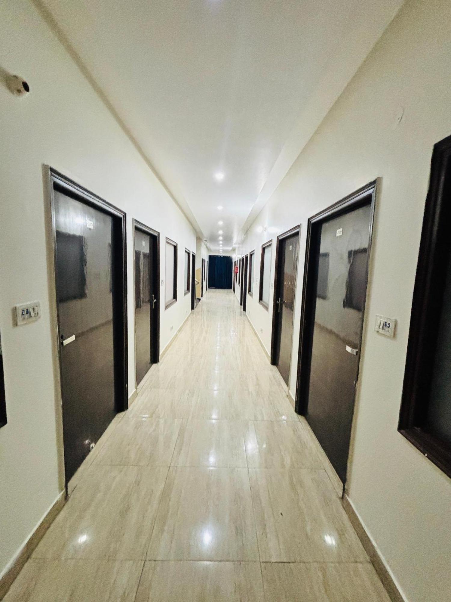 Hotel Kb Square Near Chandigarh Railway Station Værelse billede