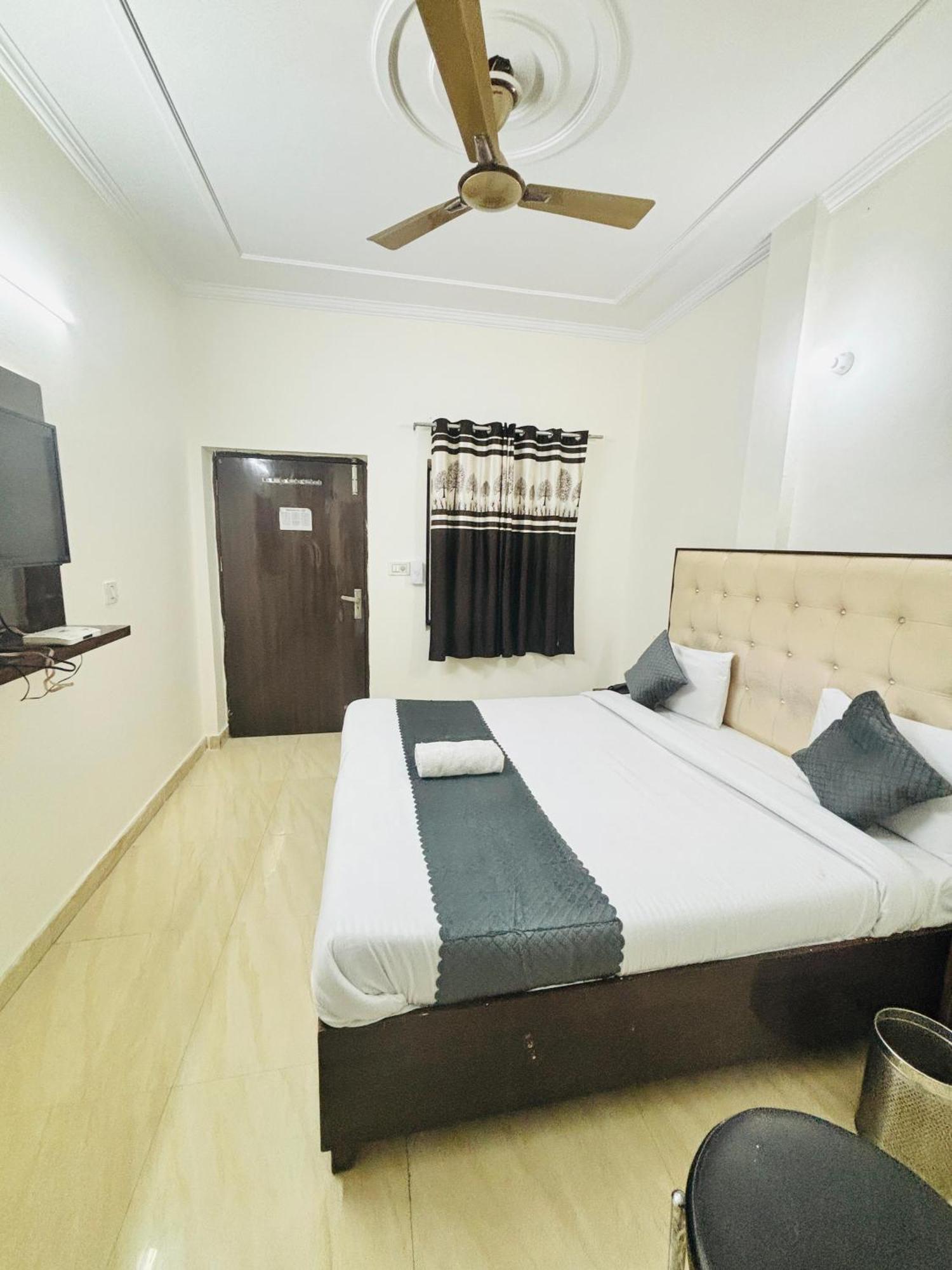 Hotel Kb Square Near Chandigarh Railway Station Værelse billede