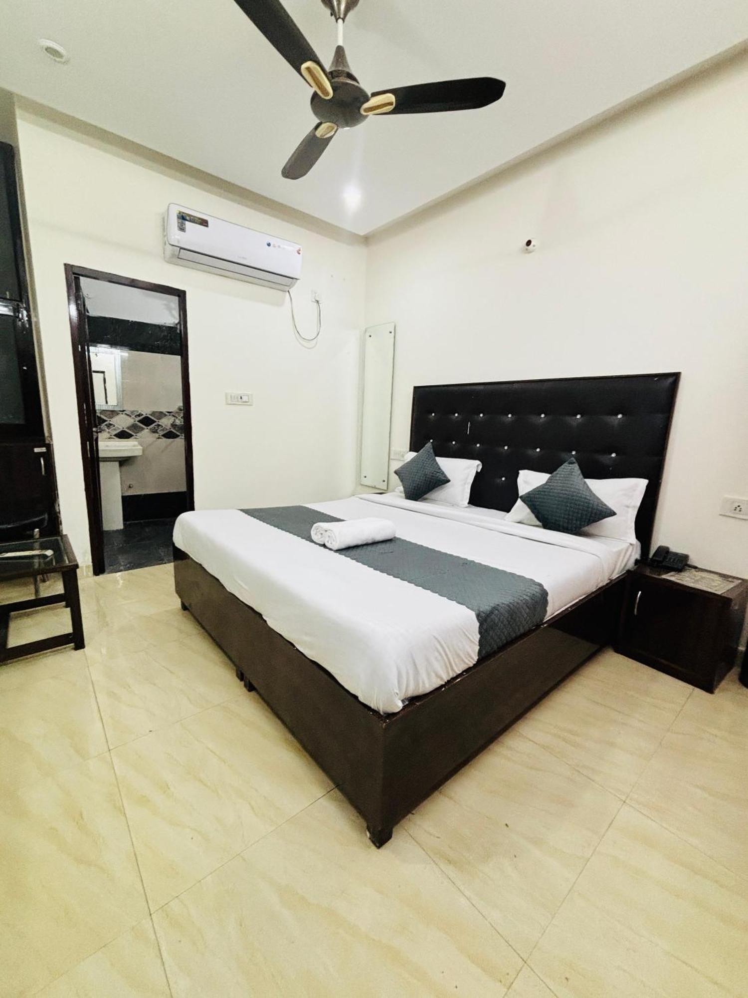 Hotel Kb Square Near Chandigarh Railway Station Eksteriør billede