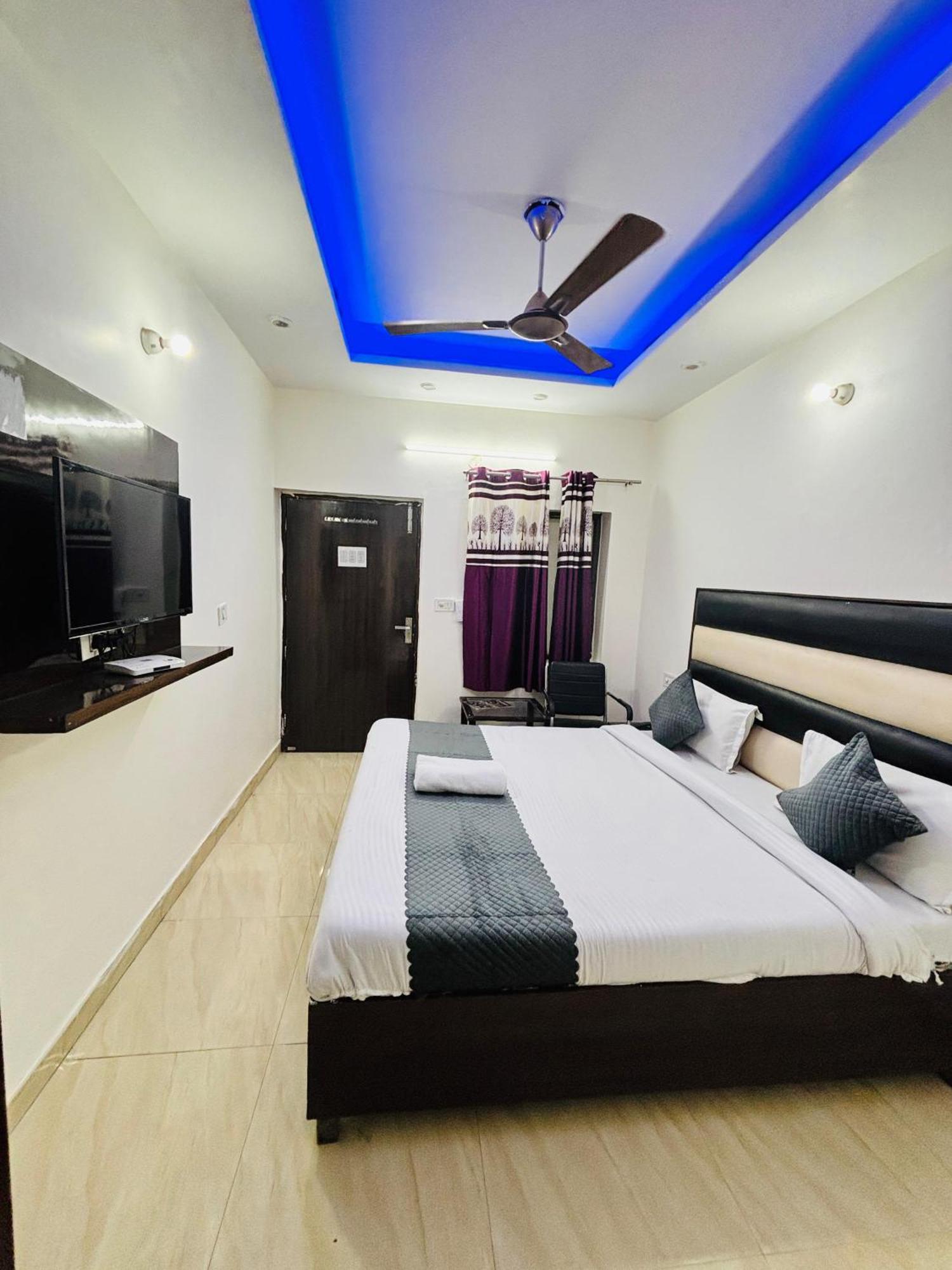 Hotel Kb Square Near Chandigarh Railway Station Eksteriør billede